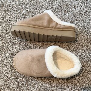 Women's Tan Faux Fur Slippers